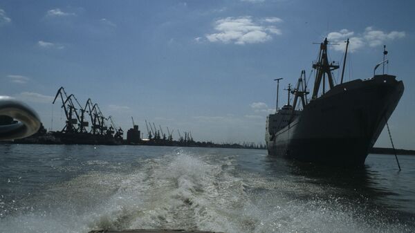 Portul maritim comercial Izmail situat în spațiul acvatic al estuarului Kilia al fluviului Dunărea (1985) - Sputnik Moldova