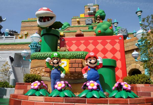 Персонажи Марио и Луиджи в тематическом парке аттракционов Super Nintendo World в Осаке, Япония - Sputnik Молдова
