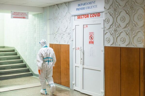 Как молдавские врачи уже год ведут борьбу с коронавирусом и спасают людей - Sputnik Moldova