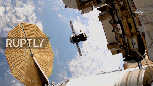 ISS: Crew relocates Soyuz spacecraft to new docking port - Sputnik Moldova-România