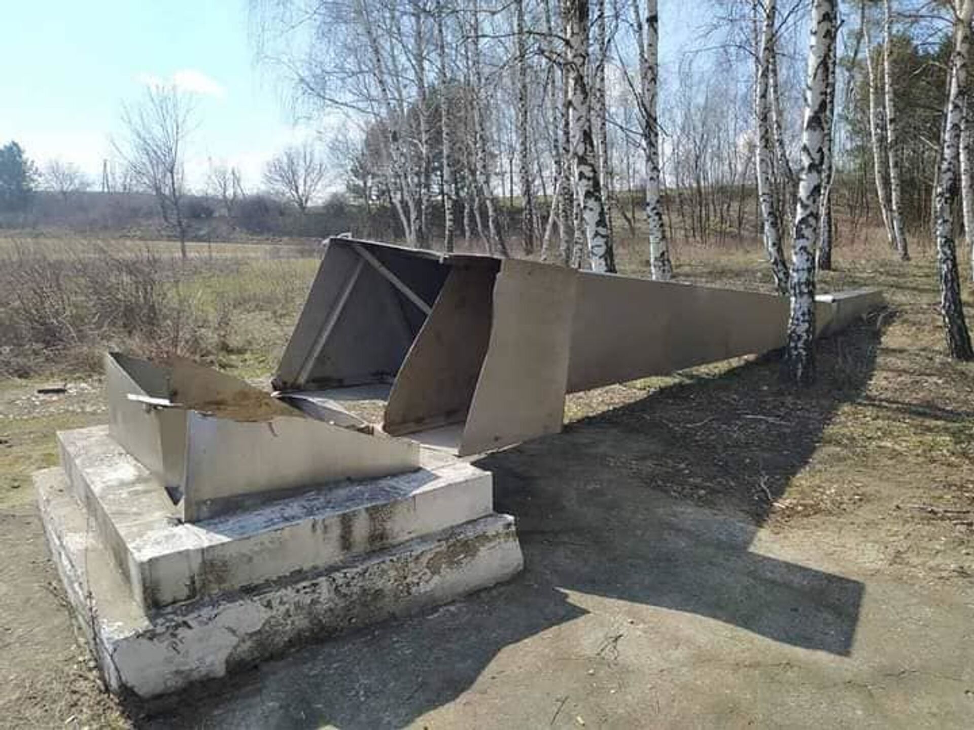 Разрушен памятник советским воинам близ села Иванча: что заявили в полиции - Sputnik Молдова, 1920, 22.03.2021