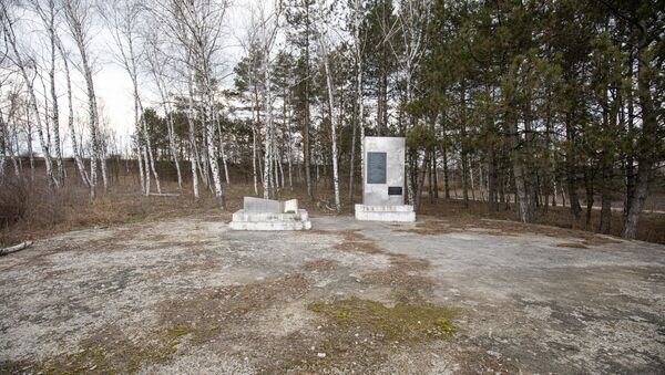 Разрушенный памятник советским воинам село Иванча - Sputnik Молдова