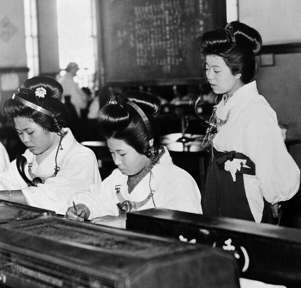 Tunere japoneze la centrală telefonică din Tokyo, 1937  - Sputnik Moldova-România