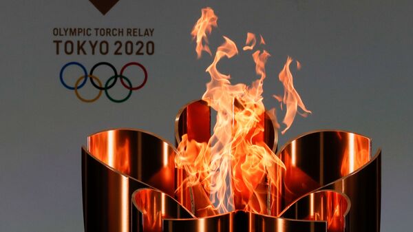 Олимпийский огонь во время эстафеты Олимпийского огня в Токио-2020 в префектуре Фукусима, Япония - Sputnik Молдова