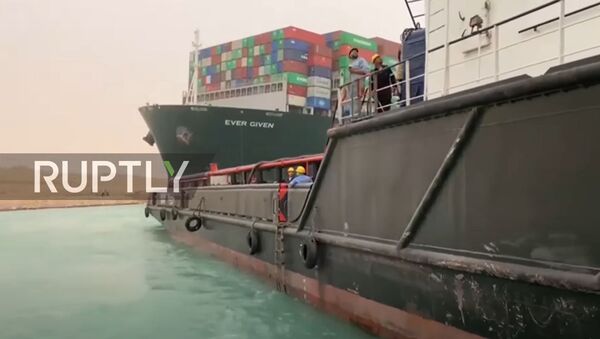 Egypt: Efforts underway to refloat giant container ship blocking traffic in Suez Canal - Sputnik Moldova-România