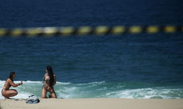 Девушки на пляже Ипанема в Бразилии - Sputnik Молдова