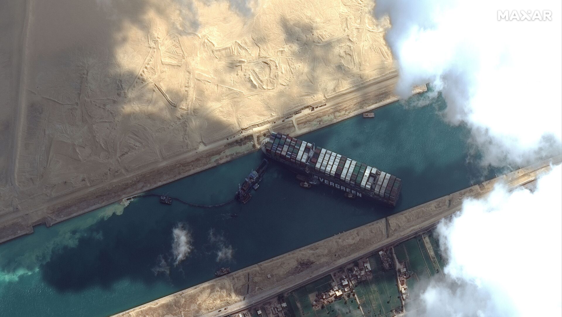 The Ever Given container ship is pictured in the Suez Canal in this Maxar Technologies satellite image, taken on 26 March 2021 - Sputnik Moldova-România, 1920, 29.03.2021
