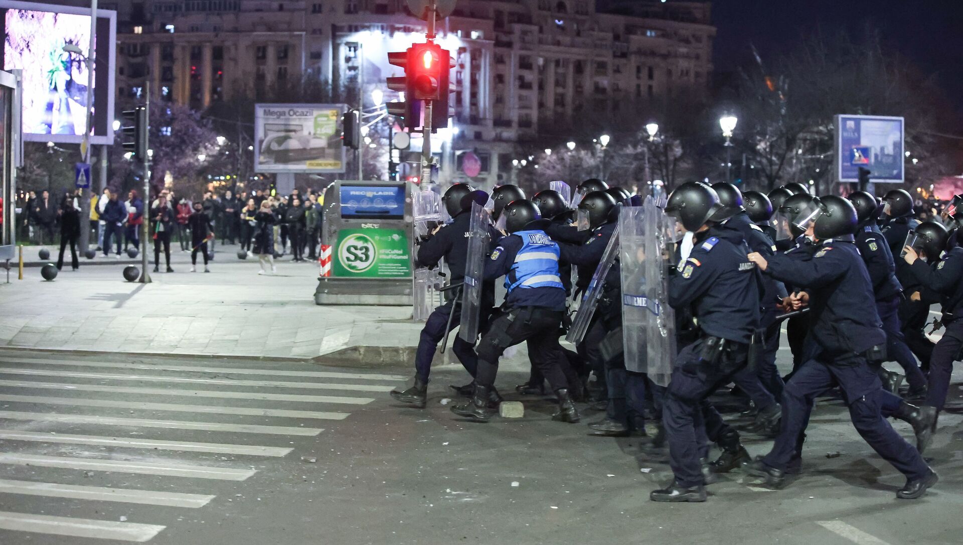 Violențe la protestele din București anti restricții COVID - Sputnik Moldova-România, 1920, 30.03.2021