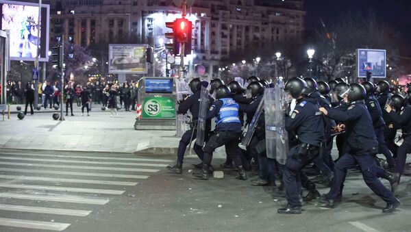 Violențe la protestele din București anti restricții COVID - Sputnik Moldova-România