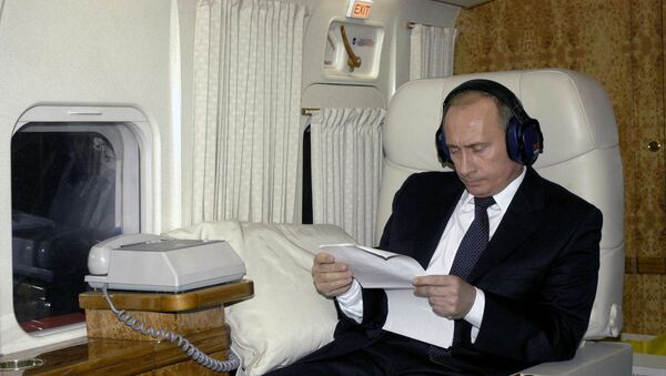 Президент РФ Владимир Путин на борту вертолета во время рабочей поездки по Чувашии. - Sputnik Moldova-România