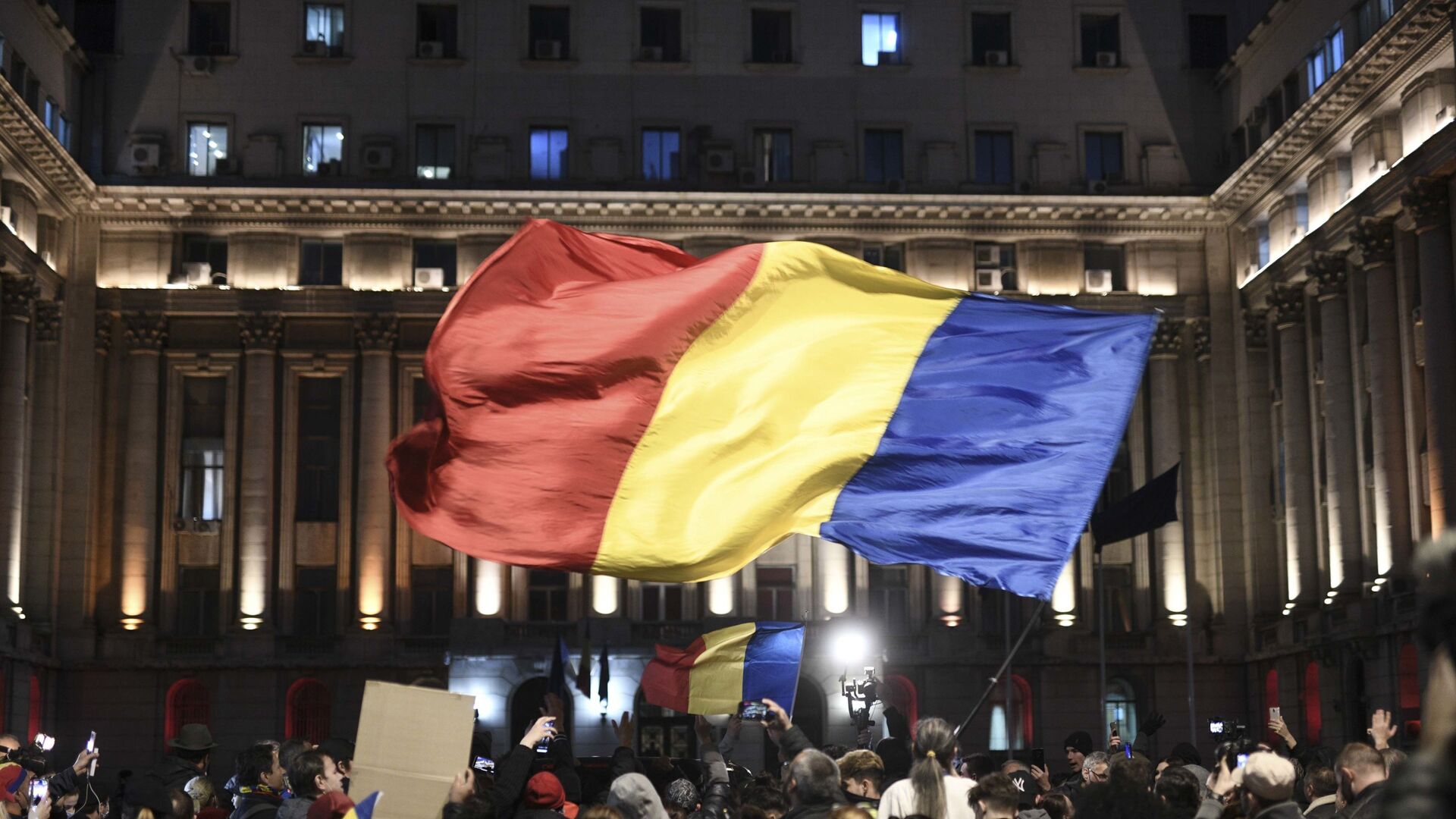Proteste la București, România, împotriva restricțiilor COVID - Sputnik Moldova-România, 1920, 04.02.2022