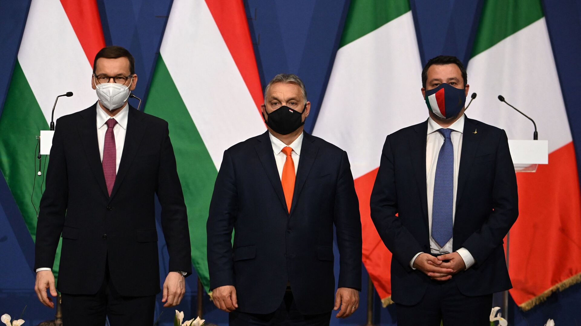 Mateusz Morawiecki, Viktor Orban și Matteo Salvini  - Sputnik Moldova-România, 1920, 02.04.2021