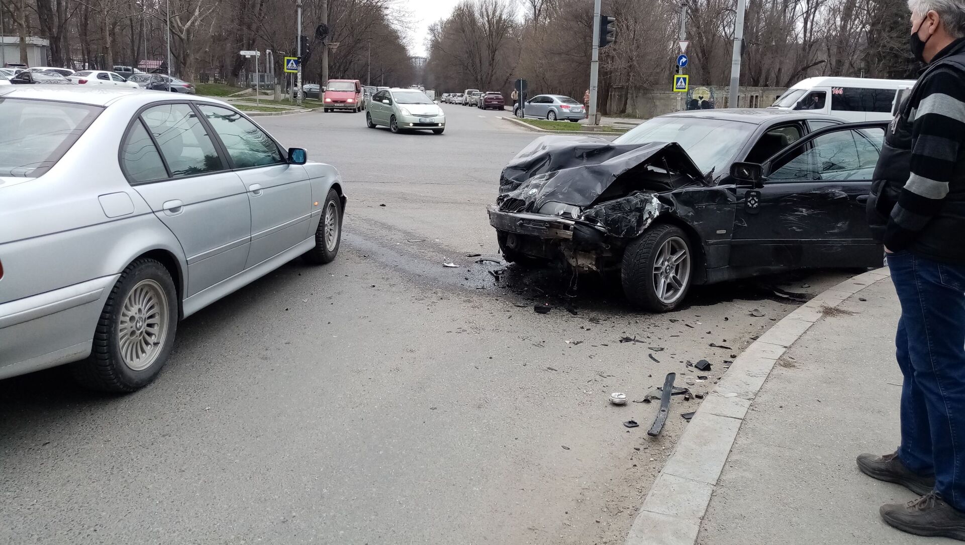 Accident cumplit la Ciocana, Chișinău - două automobile de marca BMV - Sputnik Moldova, 1920, 02.04.2021