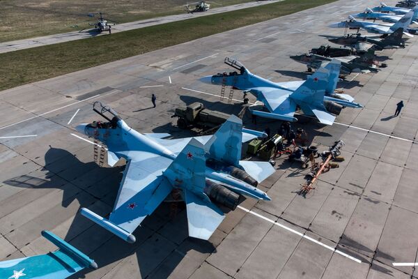 Многоцелевые истребители Су-30СМ во время этапа международного конкурса выучки летных экипажей Авиадартс-2021 в Краснодарском крае - Sputnik Молдова