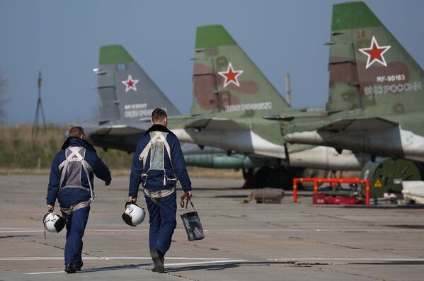 Пилоты после окончания окружного отборочного этапа международного конкурса выучки летных экипажей Авиадартс-2021 в Краснодарском крае - Sputnik Молдова