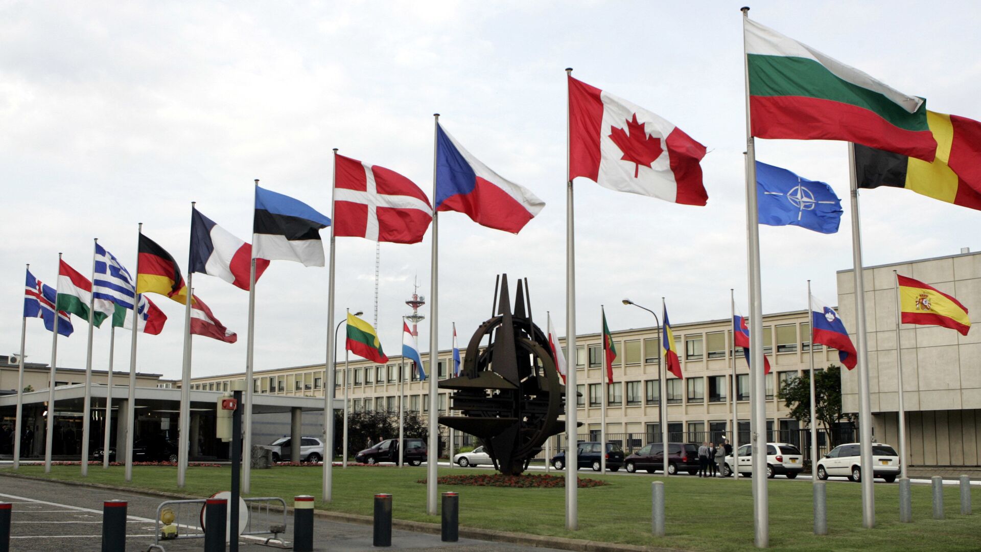 Здание штаб-квартиры НАТО в Брюсселе  - Sputnik Moldova-România, 1920, 07.05.2022