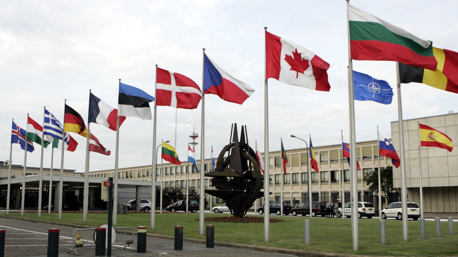 Здание штаб-квартиры НАТО в Брюсселе  - Sputnik Moldova-România, 1920, 04.04.2023