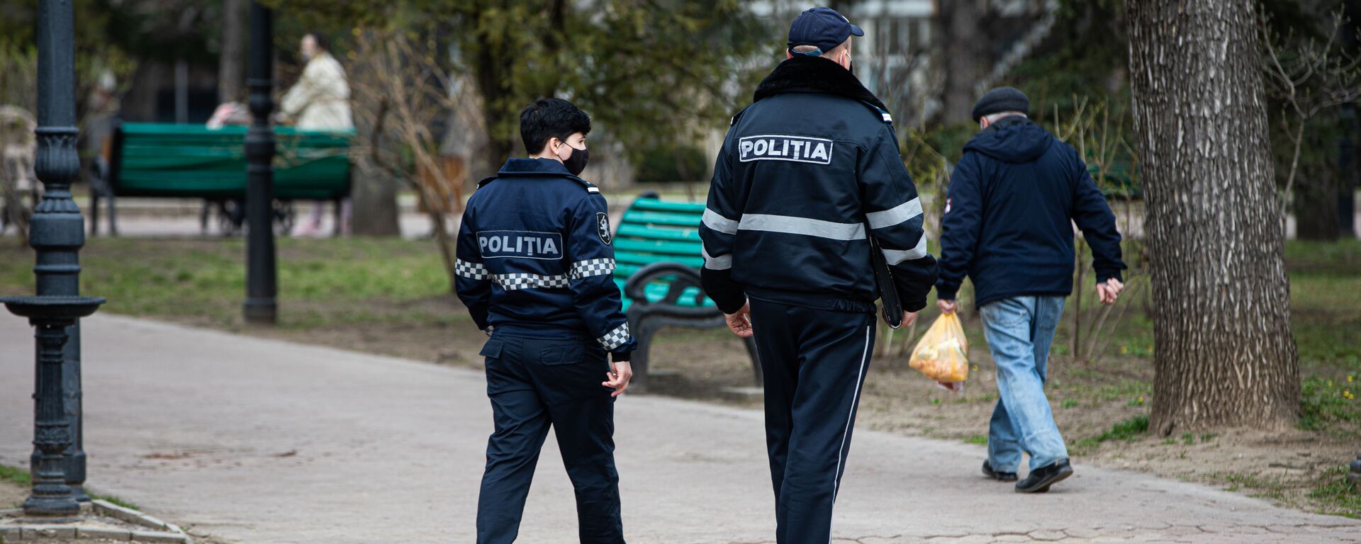 Poliție în parc - Sputnik Moldova, 1920, 29.04.2021