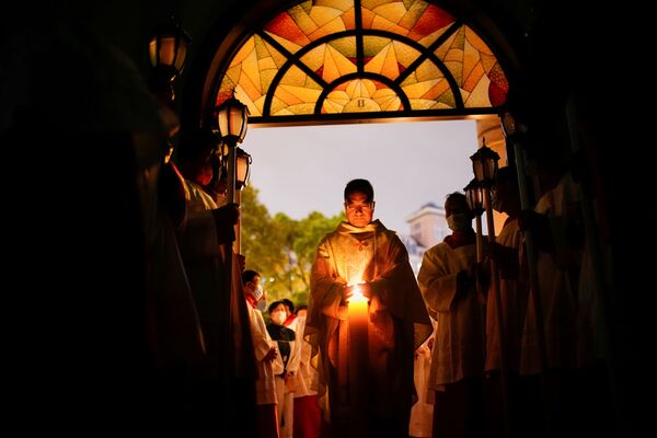 Китайские католики во время пасхального богослужения в Шанхае  - Sputnik Moldova-România
