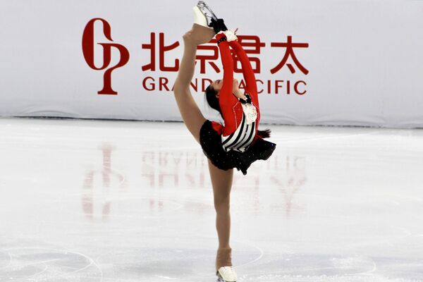 Фигуристка во время тестовых соревнований зимних Олимпийских игр 2022 во дворце спорта Capital Indoor Stadium в Пекине - Sputnik Молдова