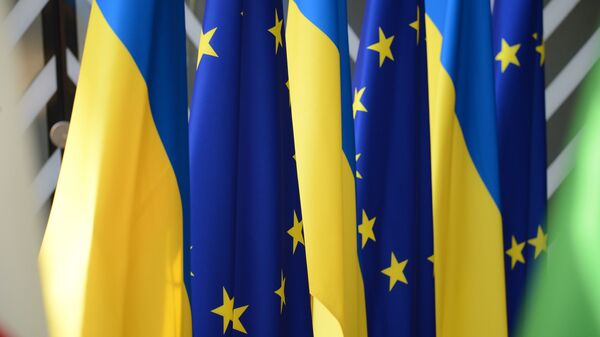 Флаги Украины и Европейского Союза. - Sputnik Молдова