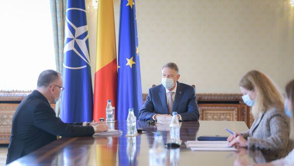 Președintele României, Klaus Iohannis, și ministrul Educației, Sorin Cîmpeanu - Sputnik Moldova-România