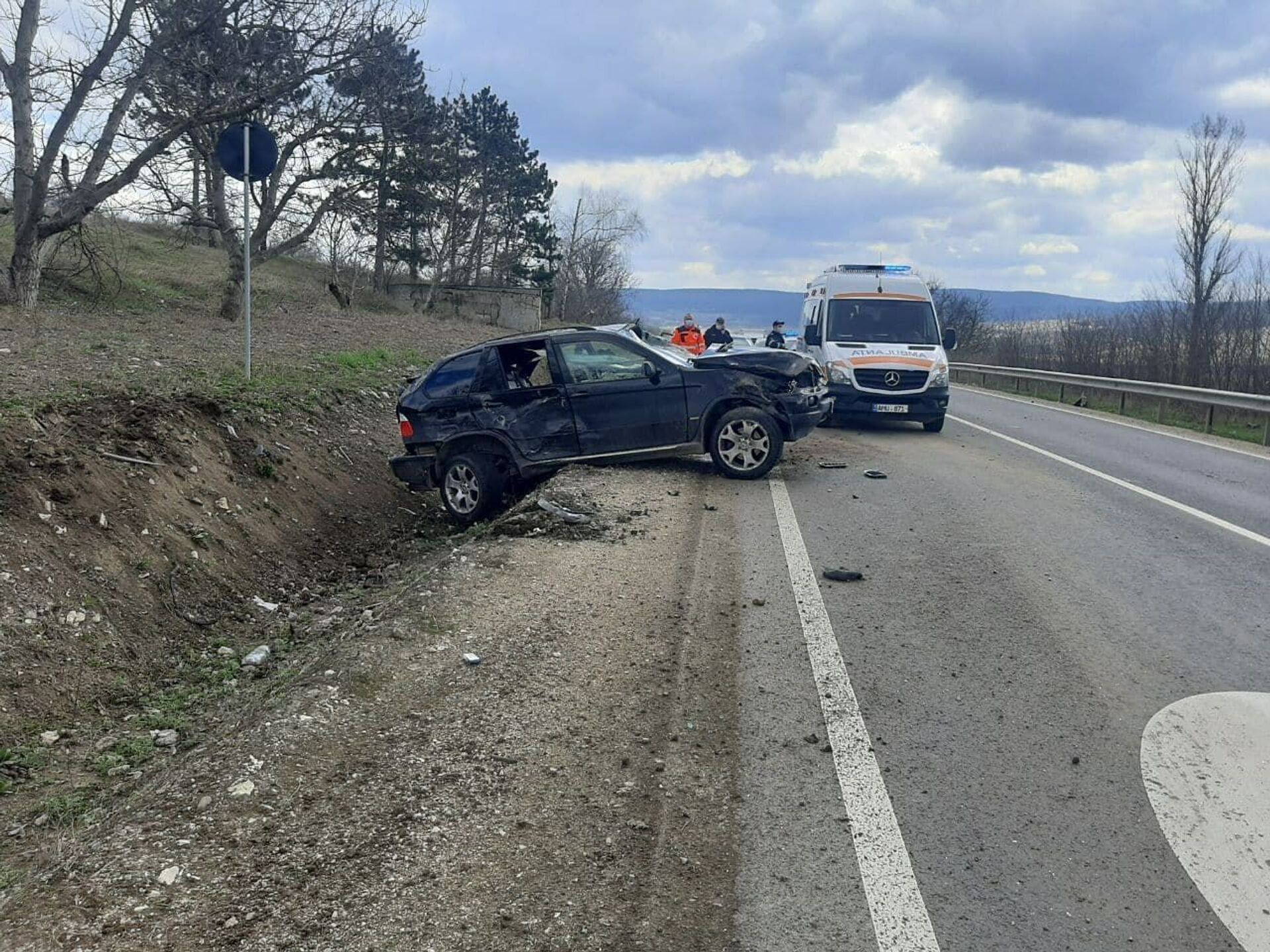 Foto: Grav accident la Strășeni - un echipaj de poliție lovit în plin de un BMW - Sputnik Moldova, 1920, 09.04.2021