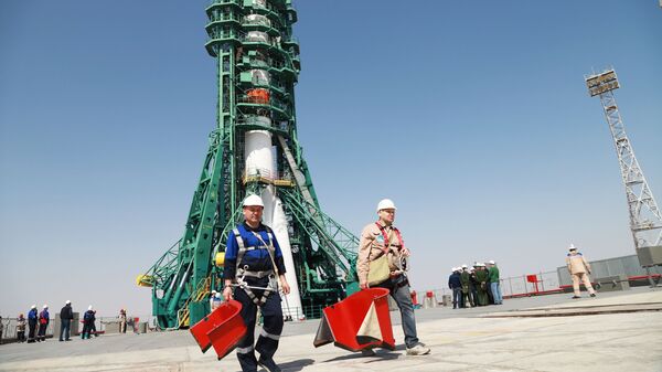 Ракета-носитель Союз-2.1а с пилотируемым кораблем Союз МС-18 на стартовой площадке космодрома Байконур - Sputnik Молдова