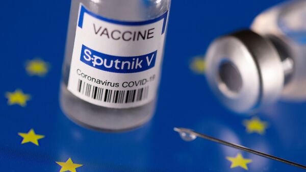 Vaccinul Sputnik V pe fonul flagului Uniunii Europene - Sputnik Молдова