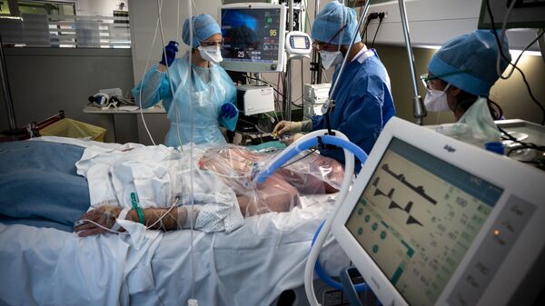Pacient intubat la un spital pentru tratarea bolnavilor de COVID-19 în Franța - Sputnik Moldova