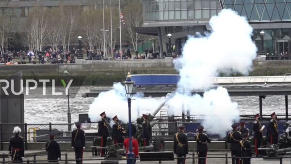 41-gun salute honours Prince Philips passing in London - Sputnik Moldova-România