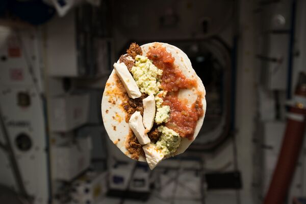 Завтрак американского астронавта Тимоти Леннарта Копры на МКС  - Sputnik Молдова