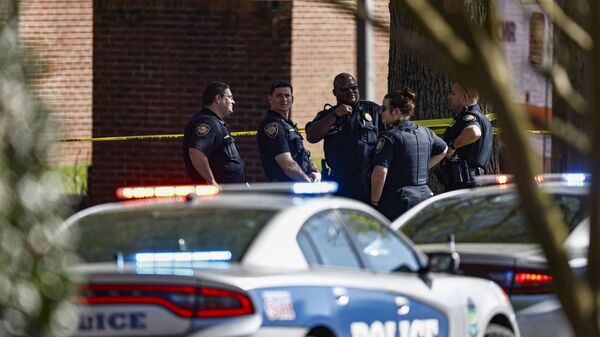 Polițiști americani la Austin-East Magnet High School in Knoxville, SUA, după împușcături la fața locului - Sputnik Moldova-România