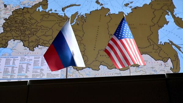 Государственные флаги России и США - Sputnik Moldova
