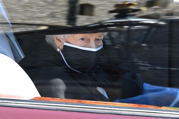 Королева Великобритании Елизавета на похоронах своего мужа, британского принца Филиппа - Sputnik Молдова