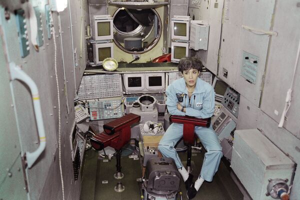 Первая женщина-астронавт Франции Клоди Эньере - Sputnik Moldova