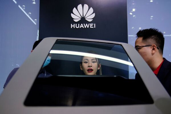 Стенд компании Huawei на международной автомобильной выставке в Шанхае  - Sputnik Молдова