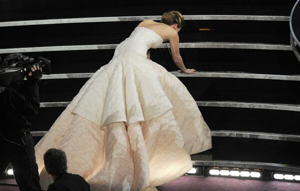 Актриса Дженнифер Лоуренс на церемонии вручения премии Оскар, 2013 год - Sputnik Молдова