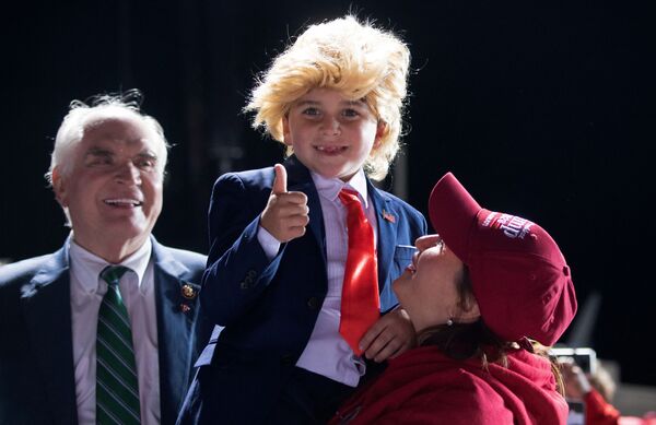 Мальчик, похожий на президента США Дональда Трампа - Sputnik Moldova
