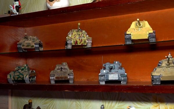 Житель Приднестровья Валерий Титоров собрал уникальную коллекцию бронетехники - Sputnik Молдова