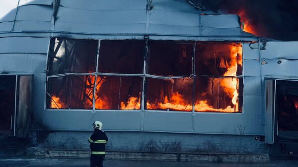 Incendiu de proporții pe strada Calea Basarabiei 30 din Chișinău - Sputnik Moldova