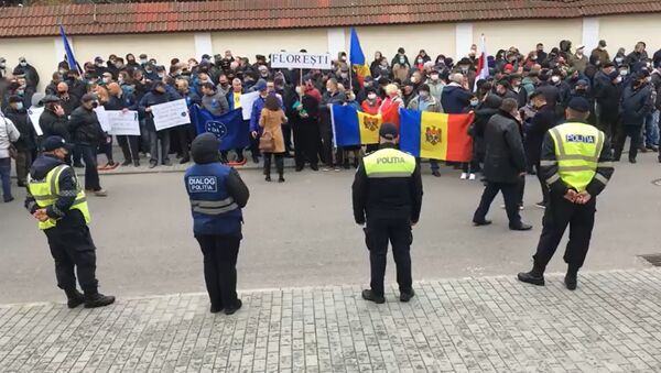 Видео с протеста: у здания КС Молдовы снова собрались манифестанты - Sputnik Moldova