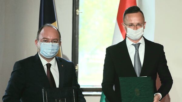 Miniștrii de Externe ai României și Ungariei, Bogdan Aurescu și Péter Szijjártó - Sputnik Moldova-România