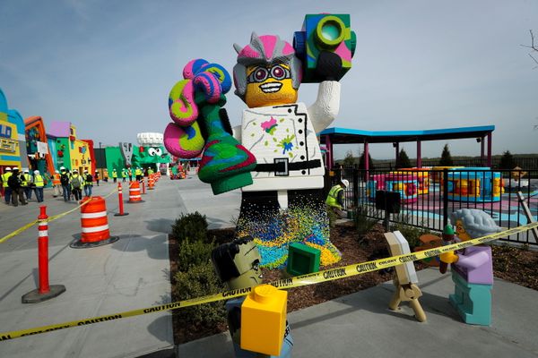 Фигура из LEGO во время строительства парка Legoland New York Resort в Гошене, Нью-Йорк - Sputnik Молдова