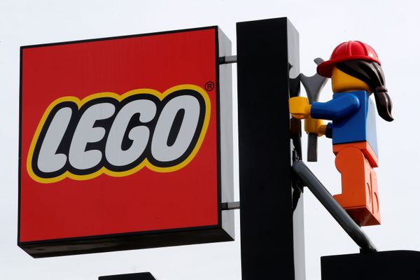 Логотип Lego изображен над главными воротами нового тематического парка Legoland New York Resort - Sputnik Молдова