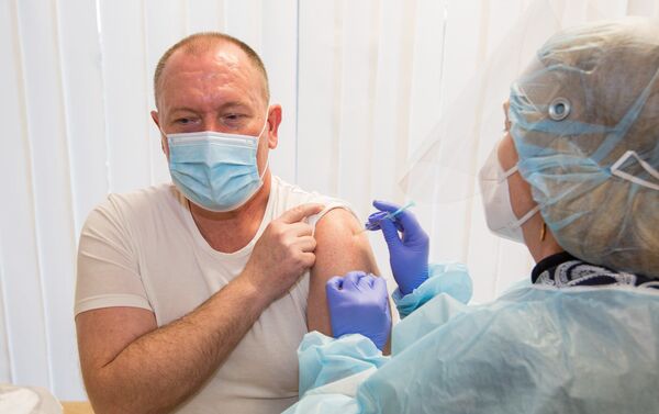  Premierul Aureliu Ciocoi s-a vaccinat împotriva COVID-19 - Sputnik Moldova