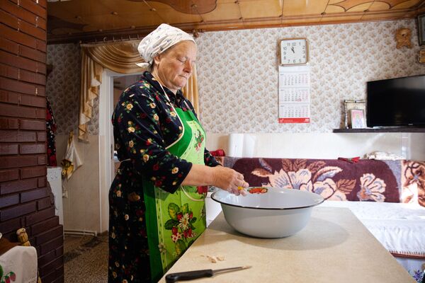 Coc pască și vopsesc ouă: Cum se pregătesc gospodinele de Paște - Sputnik Moldova