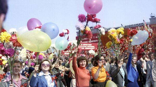Первомайская демонстрация трудящихся на Красной площади, 1980 год - Sputnik Moldova-România