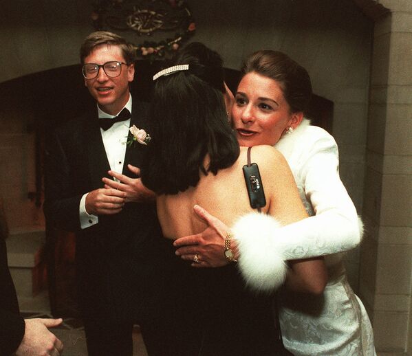 Билл Гейтс с супругой Мелиндой через неделю после бракосочетания, 1994 год - Sputnik Молдова