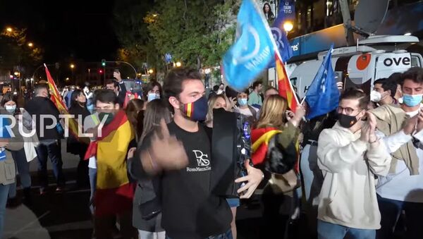 Madrid: Mii de oameni sărbătoresc pe străzi victoria în alegeri a Partidului Popular - Sputnik Moldova